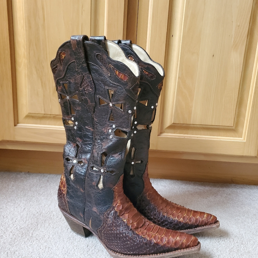 Corral boots